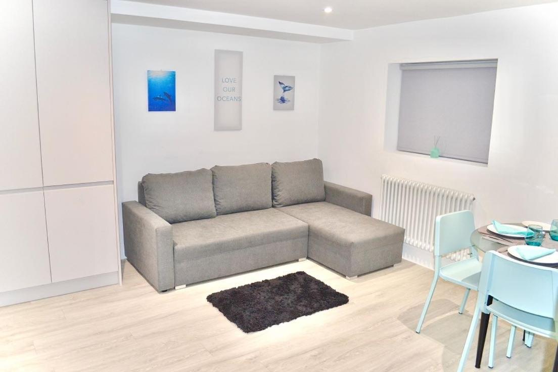 Fidelity Stays Beach Themed Apartment Brighton Eksteriør bilde